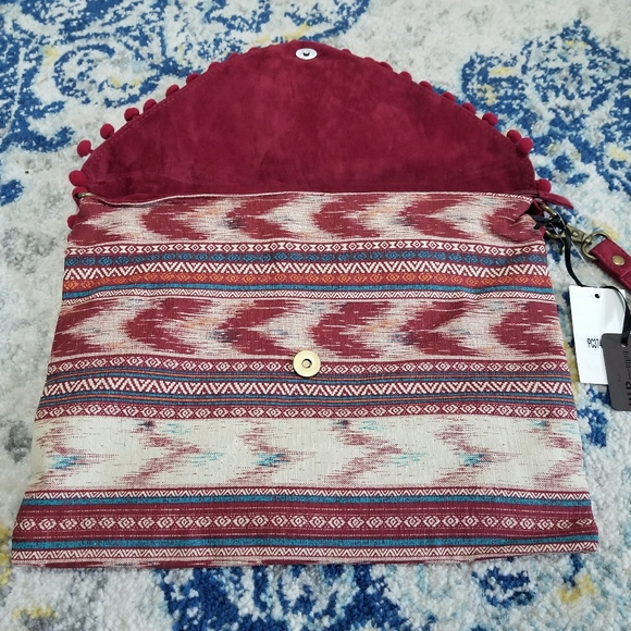 Hello 3am Southwest Pattern Convertible Clutch Red - Picture 4 of 8